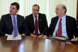 2011 - Visita José Serra ao congresso